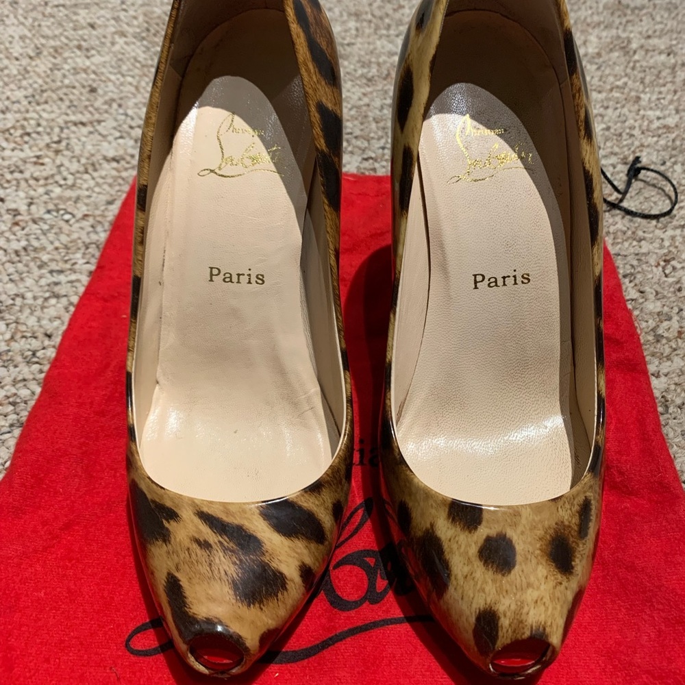 Peep toe leopard Christian Louboutin